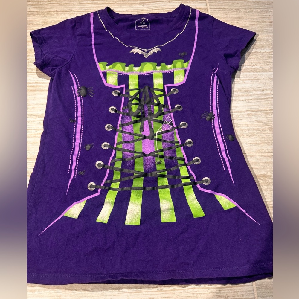 Halloween Witch Shirt 🧡🖤
Size 11-13 fits women small